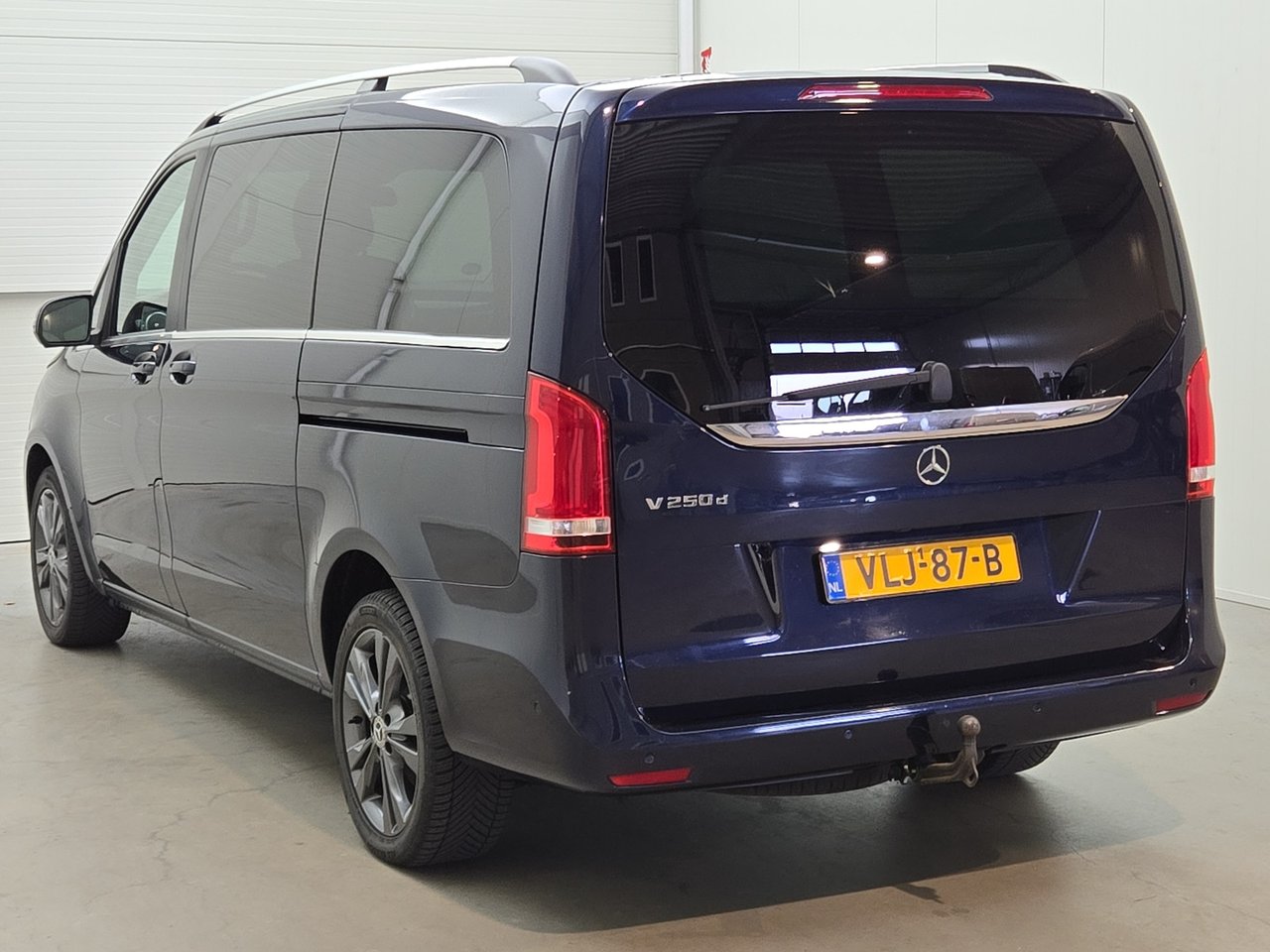 Mercedes-Benz V-klasse 250d Lang DC Avantgarde Edition 2018 – foto 4 – kavel bij BAS World Auctions, Veghel