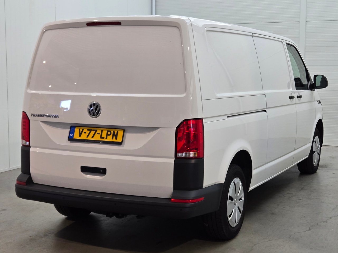 Volkswagen Transporter 2.0 TDI L2H3 28 Highline 2023 – foto 5 – kavel bij BAS World Auctions, Veghel