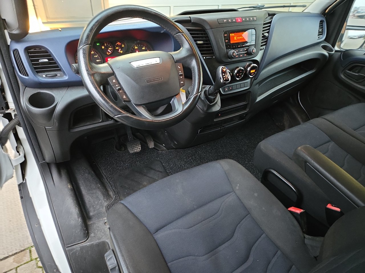 Iveco Daily 35S14 2.3 410 2019 – foto 8 – kavel bij BAS World Auctions, Veghel