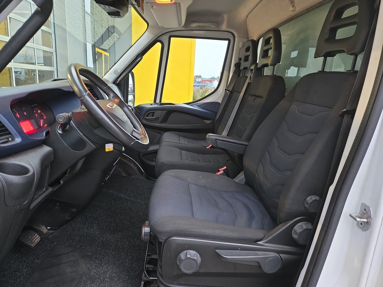 Iveco Daily 35S14 2.3 410 2019 – foto 6 – kavel bij BAS World Auctions, Veghel