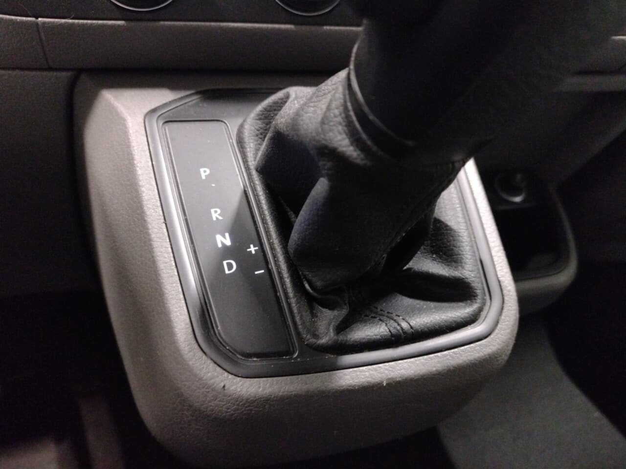 Volkswagen Transporter 2.0 TDI DSG 2021 AUT/Airco/NAV/Leer/PDC – foto 10 – kavel bij BAS World Auctions, Veghel