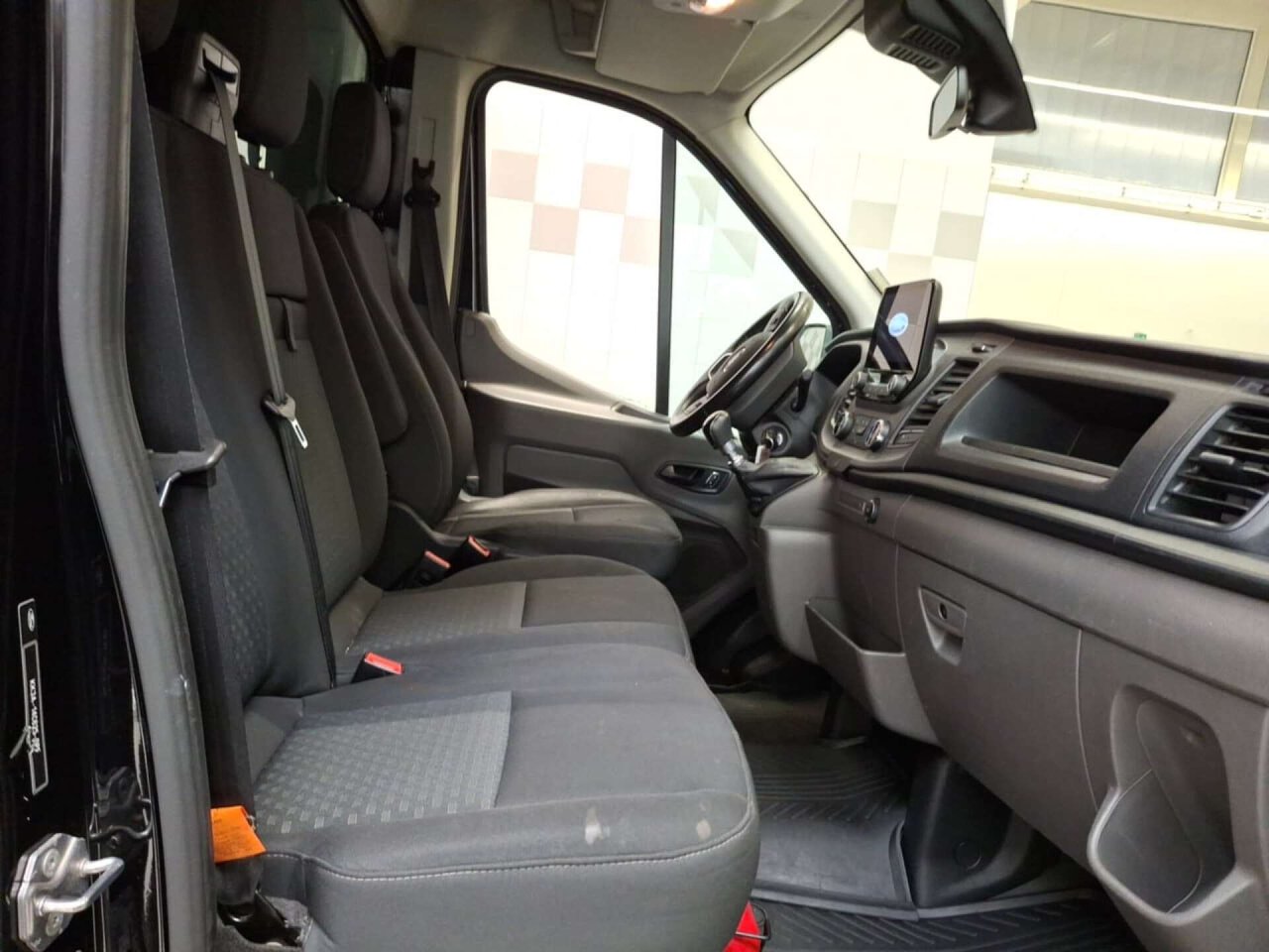 Ford Transit 2.0 TD Trend 2021 Airco/NAV/dubbel lucht/bakwagen/laadklep – foto 6 – kavel bij BAS World Auctions, Veghel