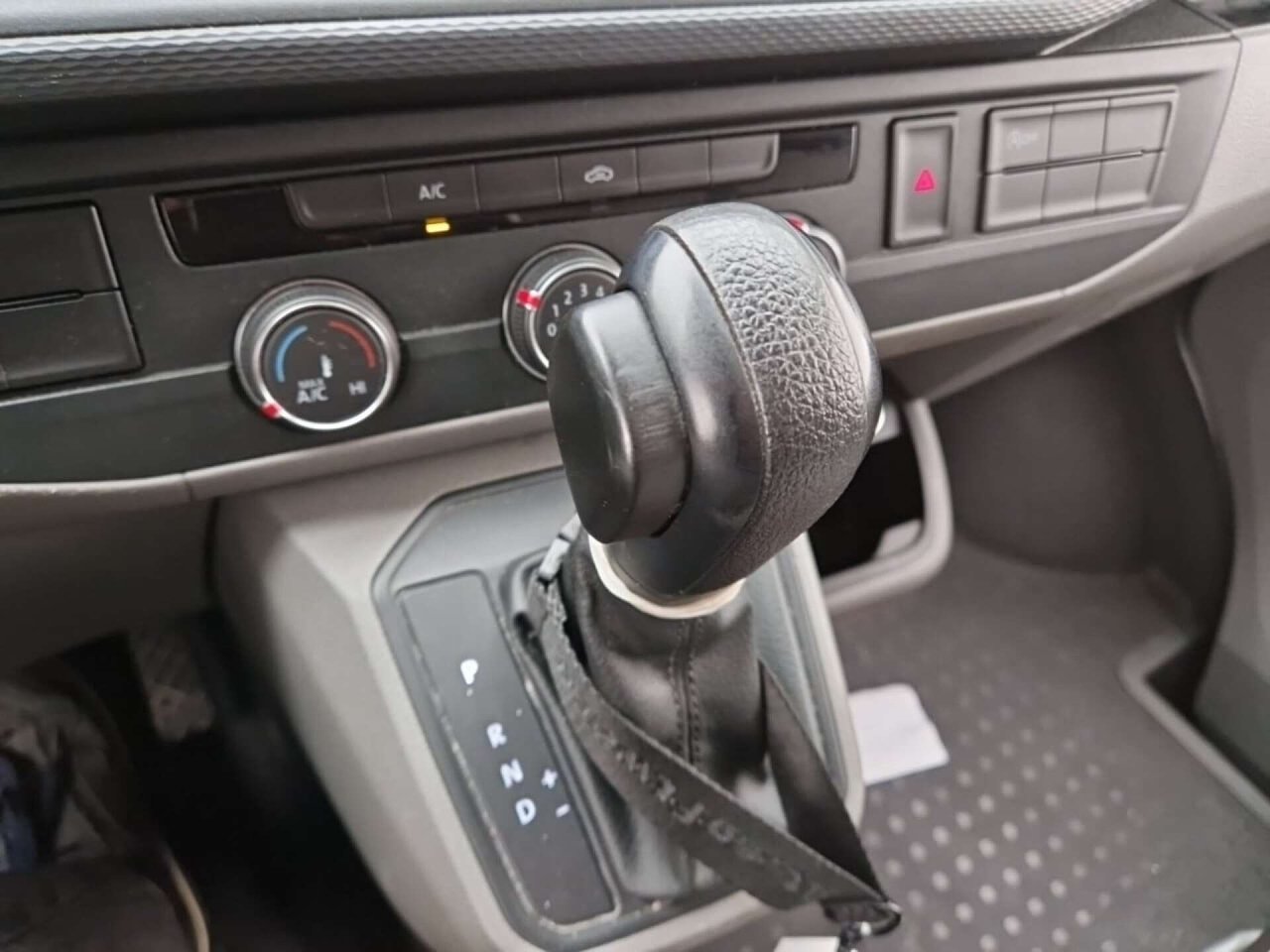 Volkswagen Transporter 2.0 TDI DSG 2021 AUT/Airco/NAV/Leer/PDC – foto 10 – kavel bij BAS World Auctions, Veghel