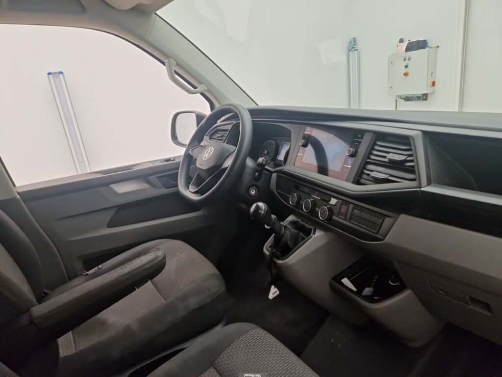 Volkswagen Transporter 2.0 TDI L2H1 2022 Airco/NAV/PDC – foto 4 – kavel bij BAS World Auctions, Veghel