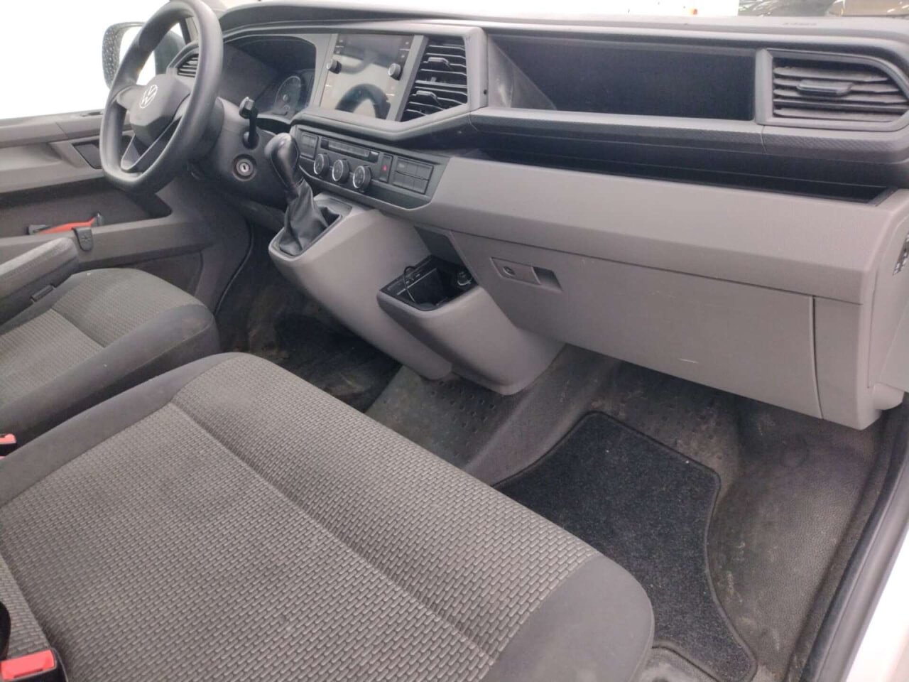 Volkswagen Transporter 2.0 TDI L2H1 2022 AUT/Airco/NAV/PDC – foto 4 – kavel bij BAS World Auctions, Veghel