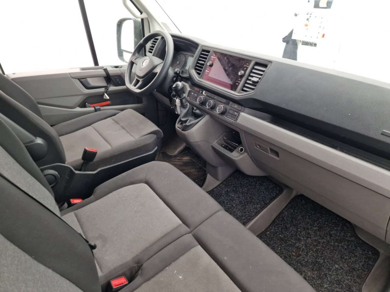 Volkswagen Crafter 30 2.0 TDI L3H2 Co 2022 Airco/NAV/PDC – foto 4 – kavel bij BAS World Auctions, Veghel