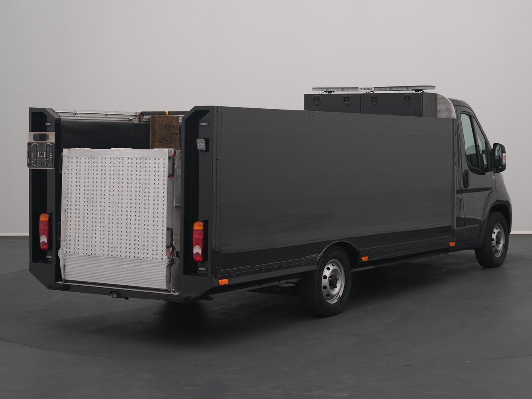 Fiat Ducato 140pk Car transporter van 457cm XL Automaat Lier Open Box Scooter / Fietstransport Laadbrug Pickup Airco Camera Euro6 Transport – foto 2 – kavel bij BAS World Auctions,