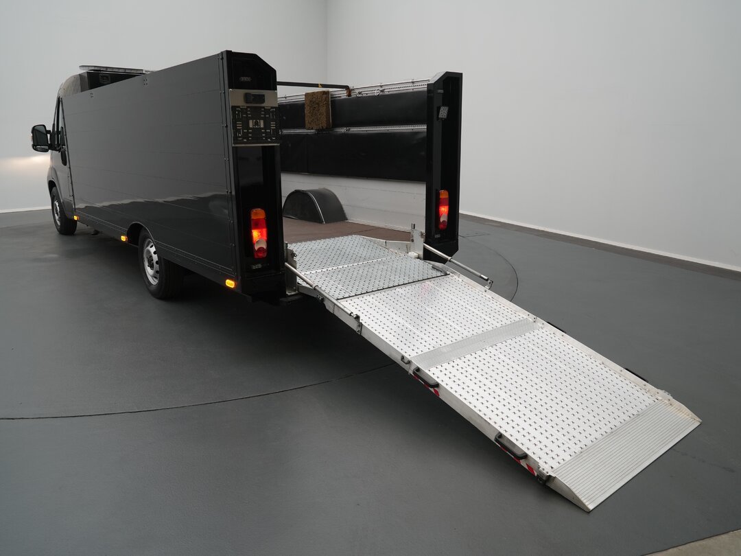 Fiat Ducato 140pk Car transporter van 457cm XL Automaat Lier Open Box Scooter / Fietstransport Laadbrug Pickup Airco Camera Euro6 Transport – foto 7 – kavel bij BAS World Auctions,