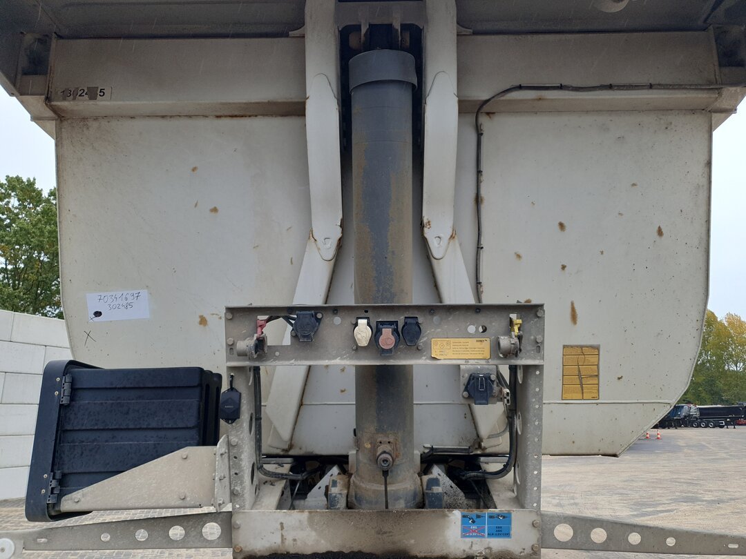 Schmitz SGF*S3 Tipper Semi Trailer Full Air – foto 6 – kavel bij BAS World Auctions, Veghel