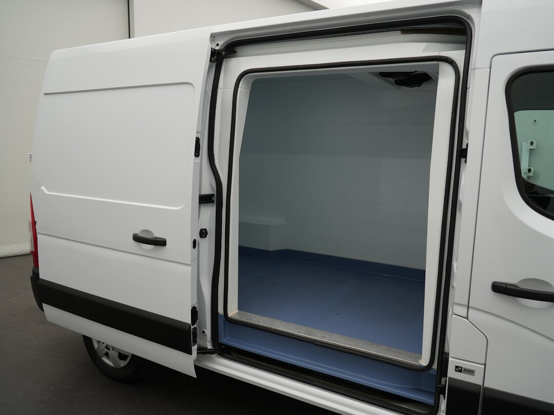 Renault Master 150PK Refrigerated Koelwagen L2H2 Thermo King V-200 MAX 230v Stekker LED Airco Cruise Parkeersensoren Euro6 Koel Koeler Kühl Kühler… – foto 9 – kavel bij BAS World A