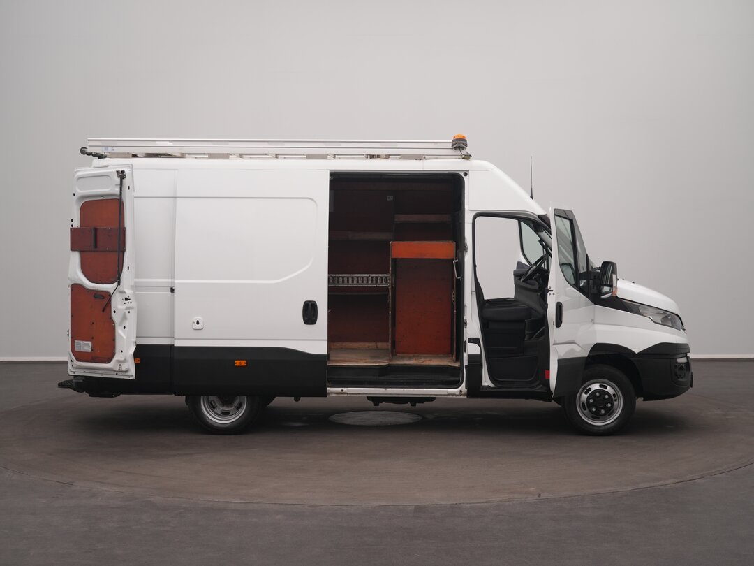 Iveco Daily 50C18 Closed van 3.0L Automaat L2H2 3.5t Trekhaak 180PK DubbelLucht Airco Imperiaal Ladder Camera Euro6 L2 – foto 6 – kavel bij BAS World Auctions, Veghel