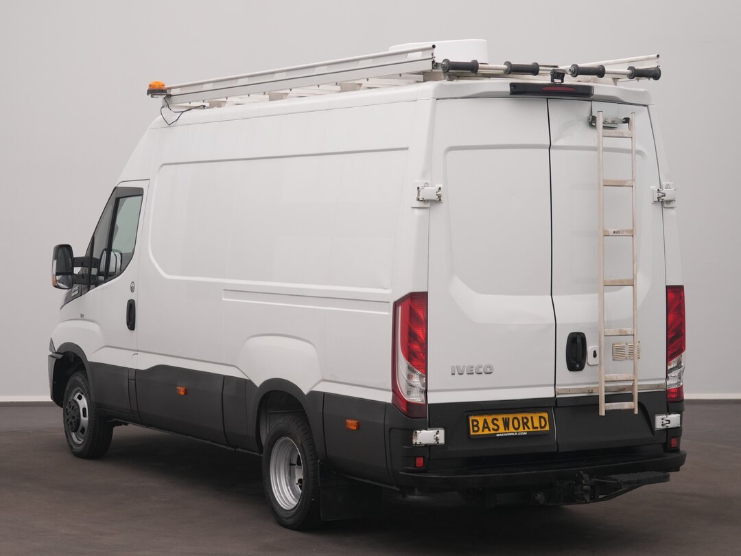 Iveco Daily 50C18 Closed van 3.0L Automaat L2H2 3.5t Trekhaak 180PK DubbelLucht Airco Imperiaal Ladder Camera Euro6 L2 – foto 4 – kavel bij BAS World Auctions, Veghel
