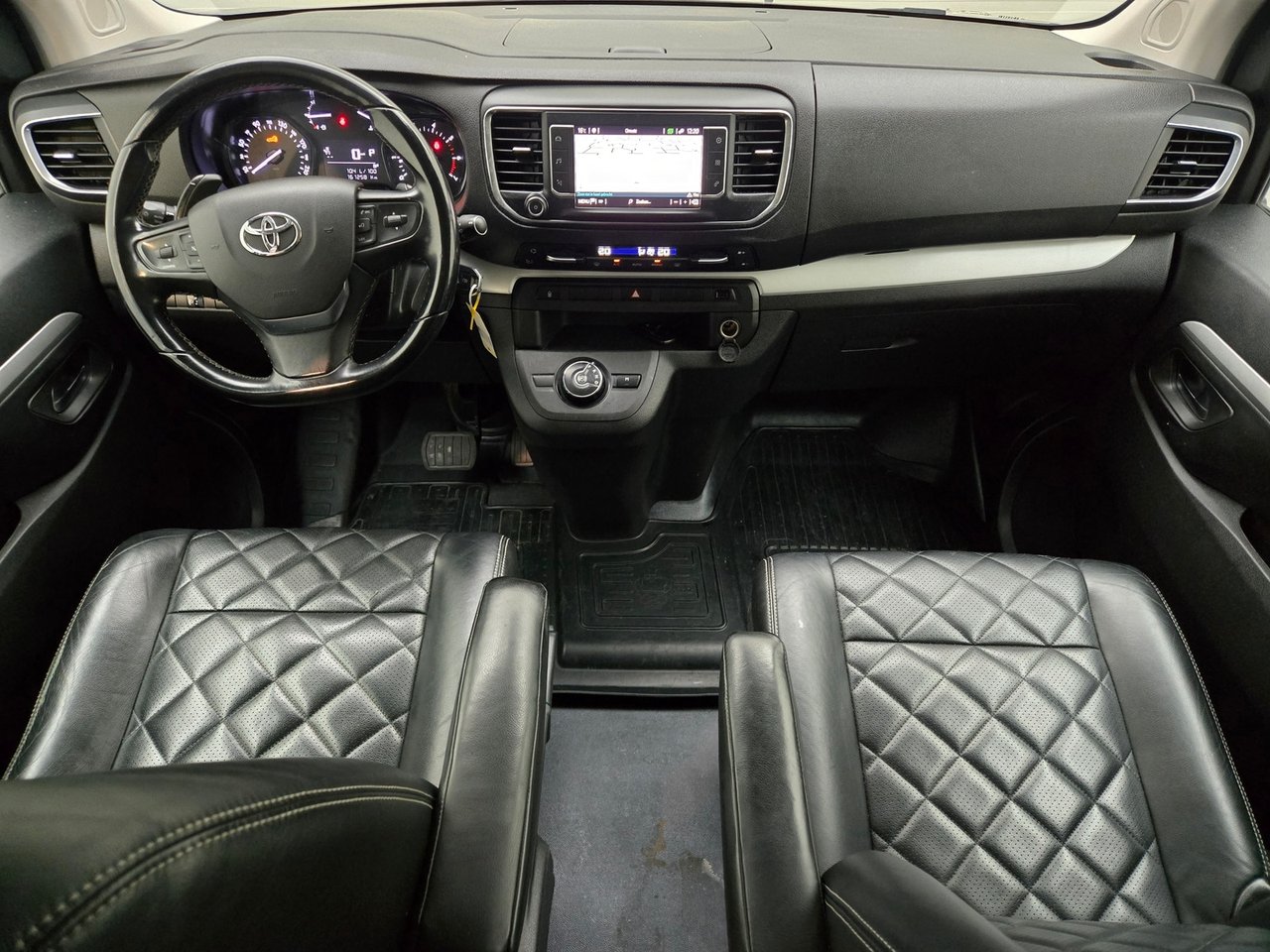 Toyota PROACE Worker 2.0 D-4D Black Line DC 2021 – foto 8 – kavel bij BAS World Auctions, Veghel