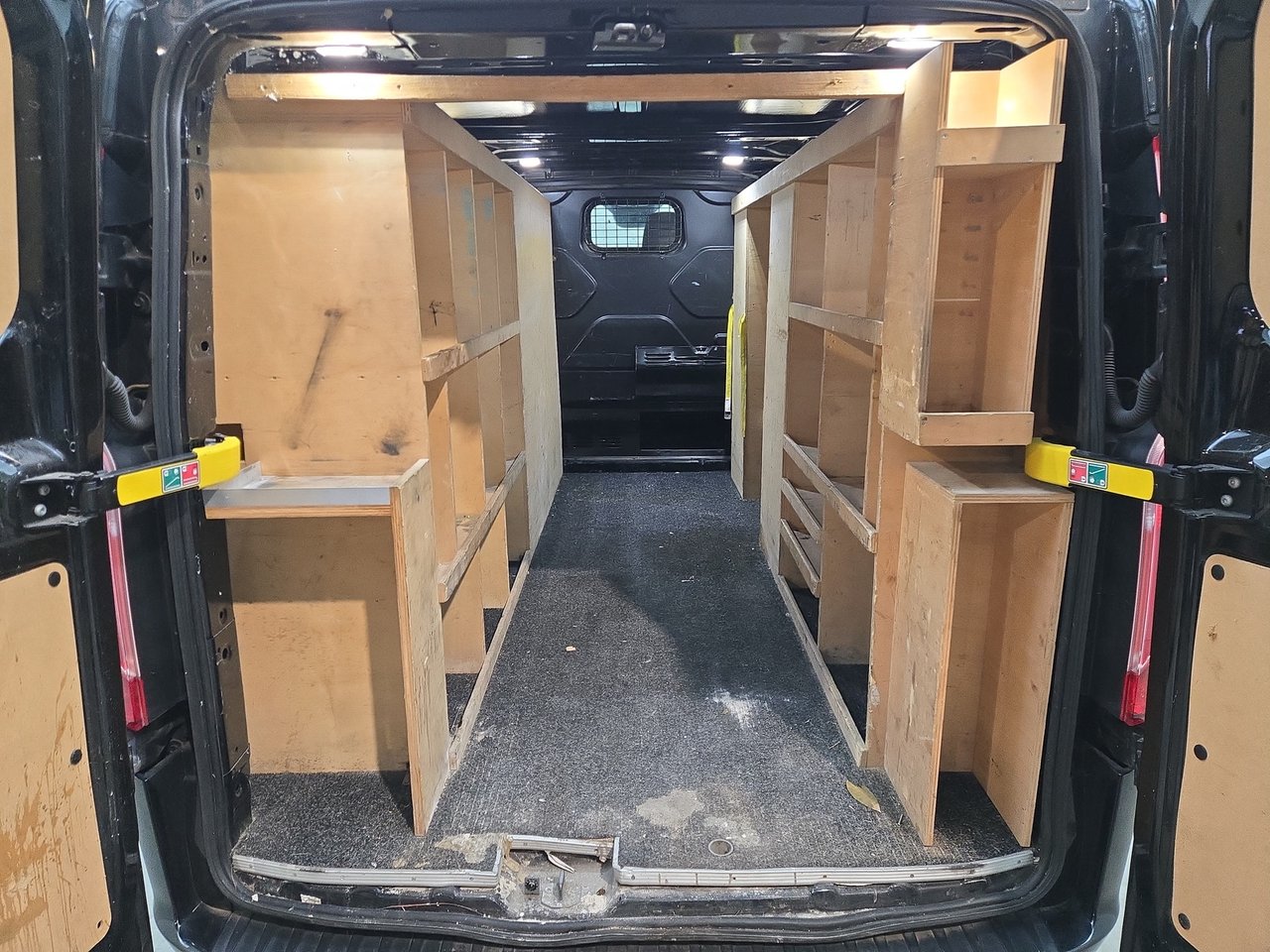 Ford Transit Custom 300 2.0 TDCI L2H2 Limited 2018 – foto 9 – kavel bij BAS World Auctions, Veghel
