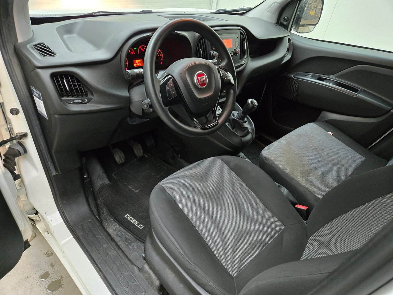 Fiat Doblò Cargo 1.3 MJ L1H1 Actual 2017 – foto 8 – kavel bij BAS World Auctions, Veghel