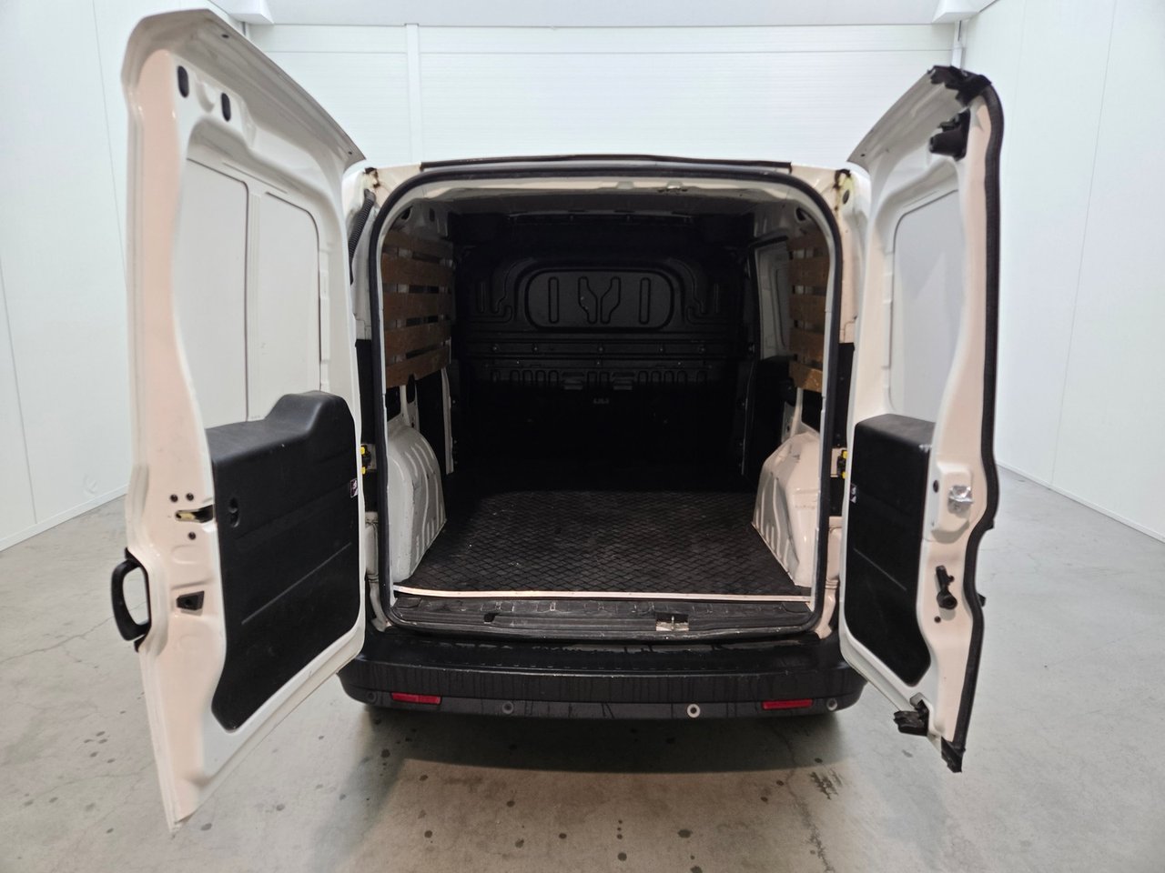 Fiat Doblò Cargo 1.3 MJ L1H1 Actual 2017 – foto 9 – kavel bij BAS World Auctions, Veghel