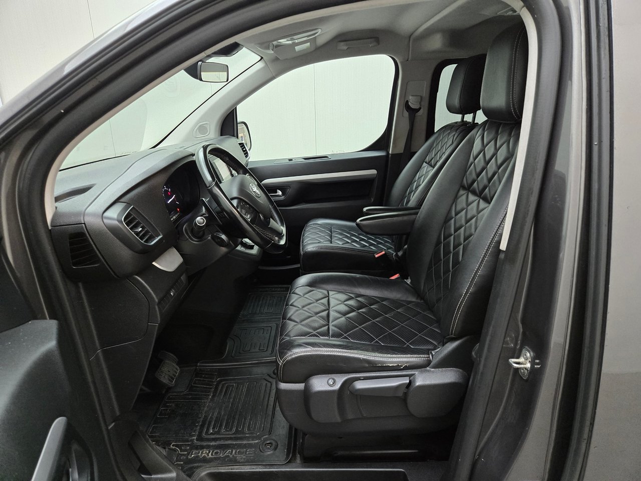 Toyota PROACE Worker 2.0 D-4D Black Line DC 2021 – foto 6 – kavel bij BAS World Auctions, Veghel