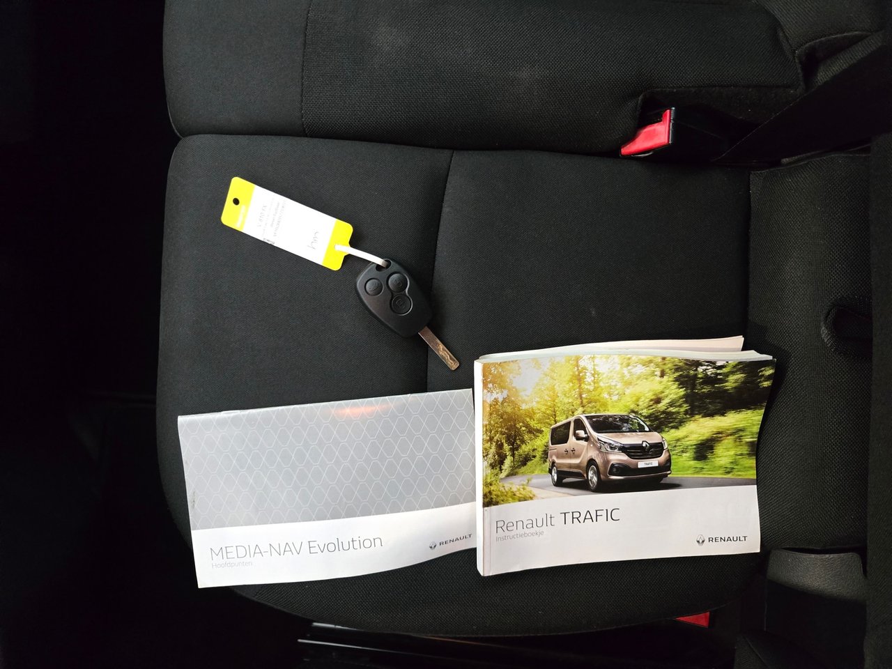 Renault Trafic 1.6 dCi T29 L2H1 DC Luxe 2017 – foto 9 – kavel bij BAS World Auctions, Veghel