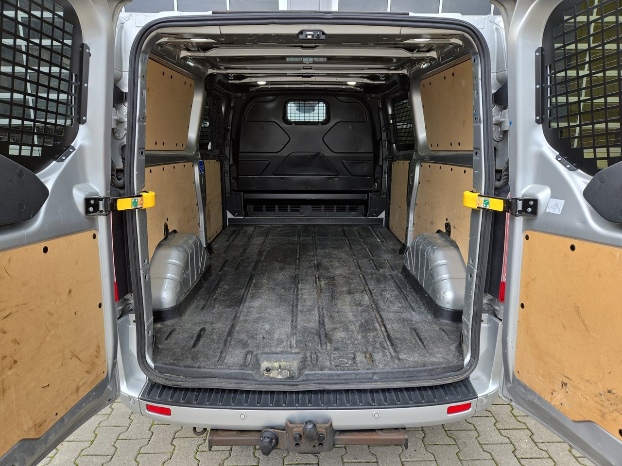 Ford Transit Custom 320 2.0 TDCI L2H1 Sport 2020 – foto 10 – kavel bij BAS World Auctions, Veghel