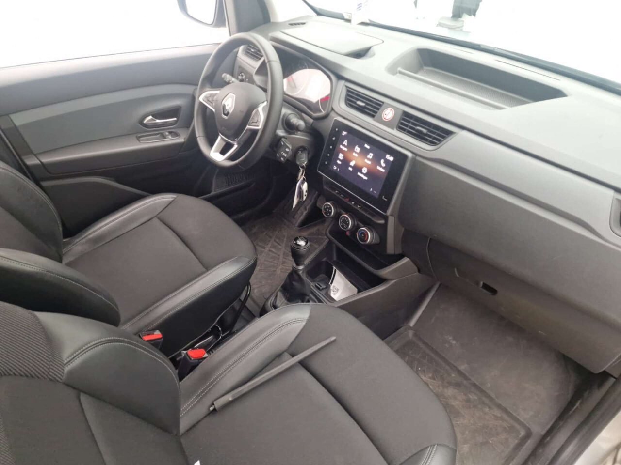 Renault Express 1.5 Blue dCi Confort 2022 Airco/NAV/PDC – foto 4 – kavel bij BAS World Auctions, Veghel