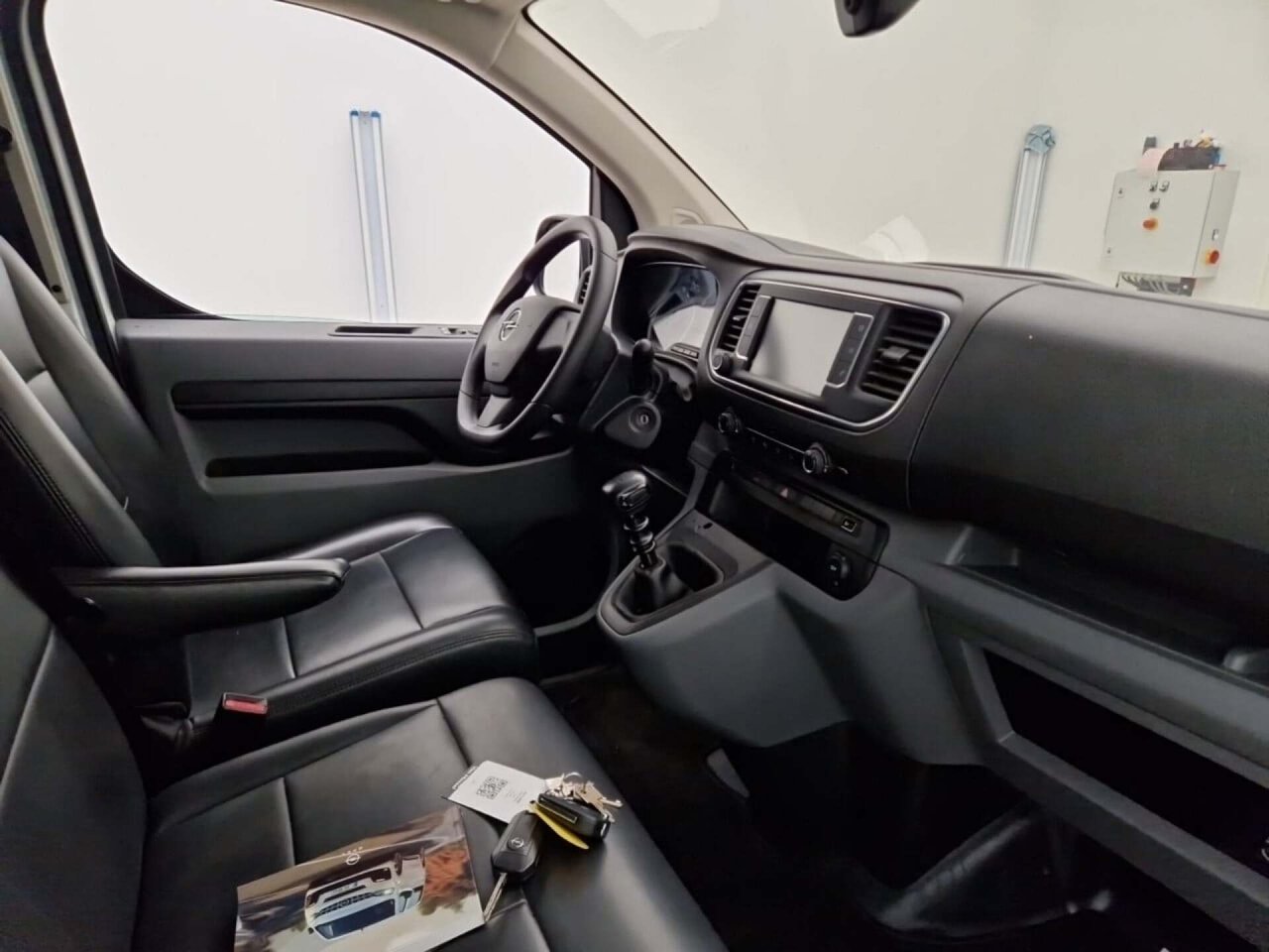 Opel Vivaro 2.0 Turbo Edition L3H1 2022 Airco/Leer/PDC – foto 4 – kavel bij BAS World Auctions, Veghel