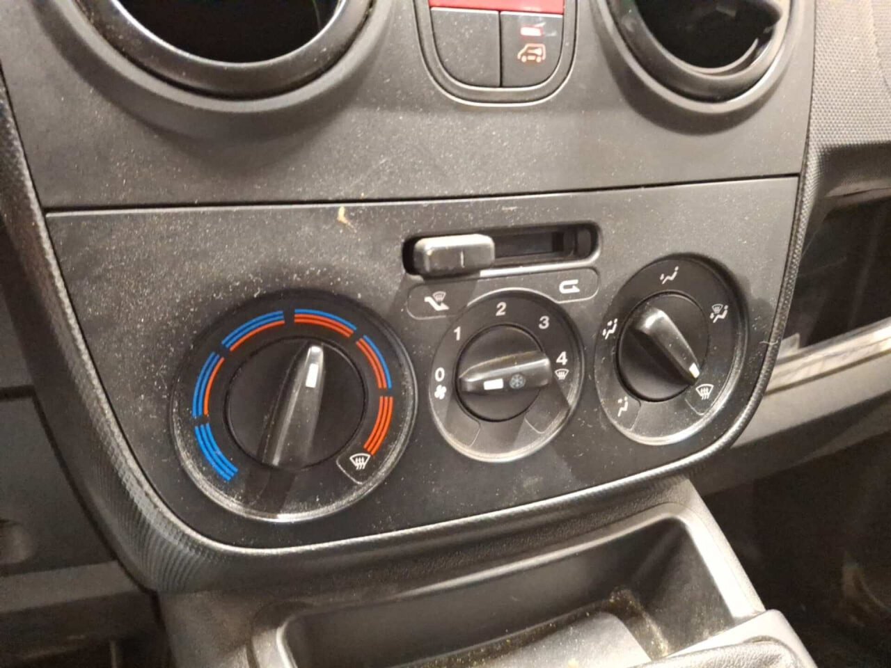 Fiat Fiorino 1.4 CNG SX 2020 Airco/PDC – foto 10 – kavel bij BAS World Auctions, Veghel