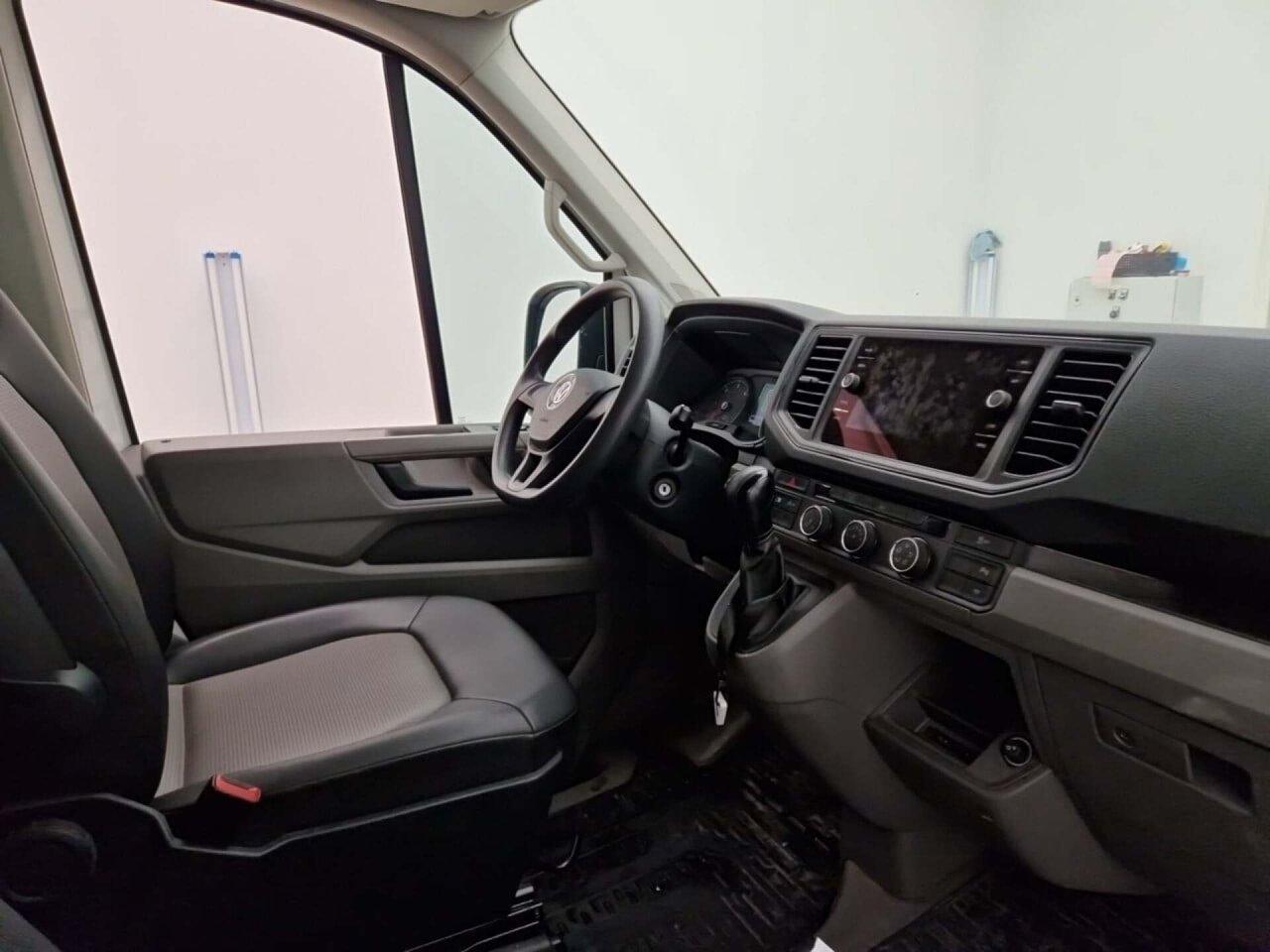 Volkswagen Crafter 2.0 GB L3H3 35 TDI DSG 2022 AUT/Airco/NAV/Leer/PDC – foto 4 – kavel bij BAS World Auctions, Veghel