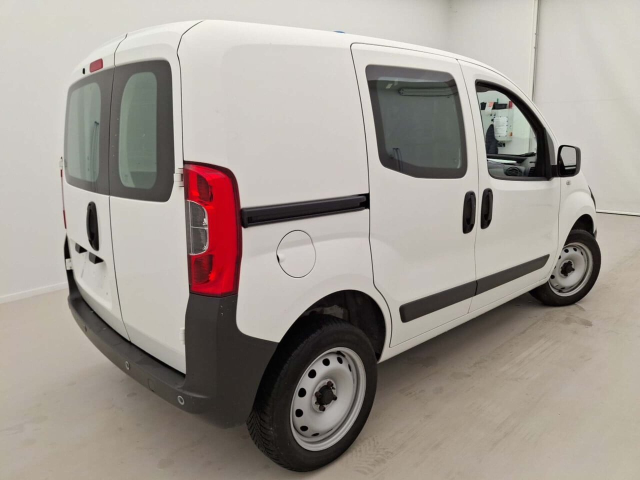 Fiat Fiorino 1.4 CNG SX 2020 Airco/PDC – foto 3 – kavel bij BAS World Auctions, Veghel