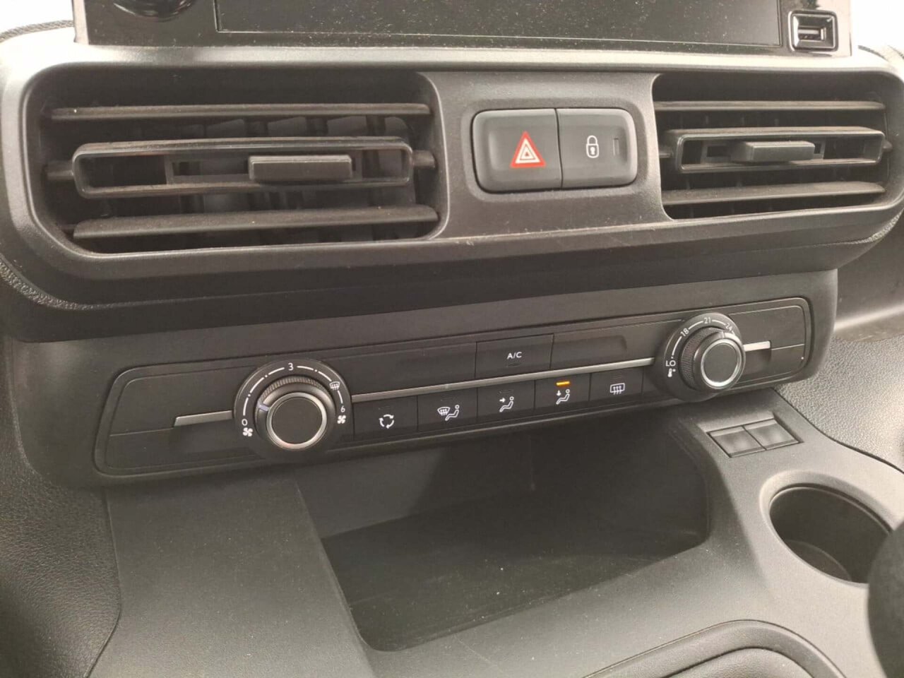 Peugeot Partner 1.5 BlueHDI L2 DC Pro 2021 Airco/NAV/PDC – foto 10 – kavel bij BAS World Auctions, Veghel
