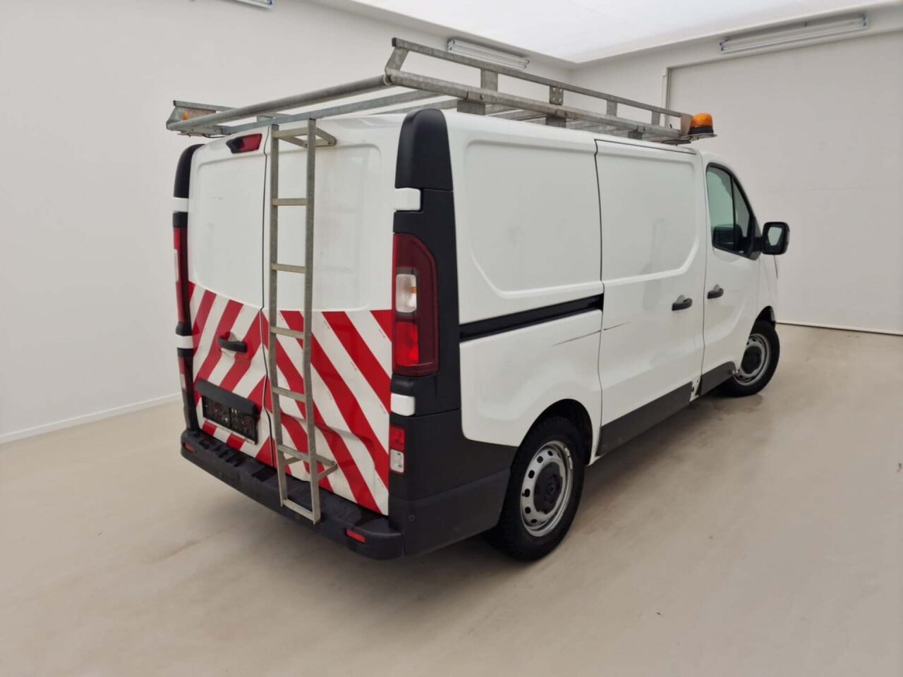 RENAULT TRAFIC 2.0 BluedCi Confort L1H1 2022 Airco/NAV/PDC – foto 3 – kavel bij BAS World Auctions, Veghel