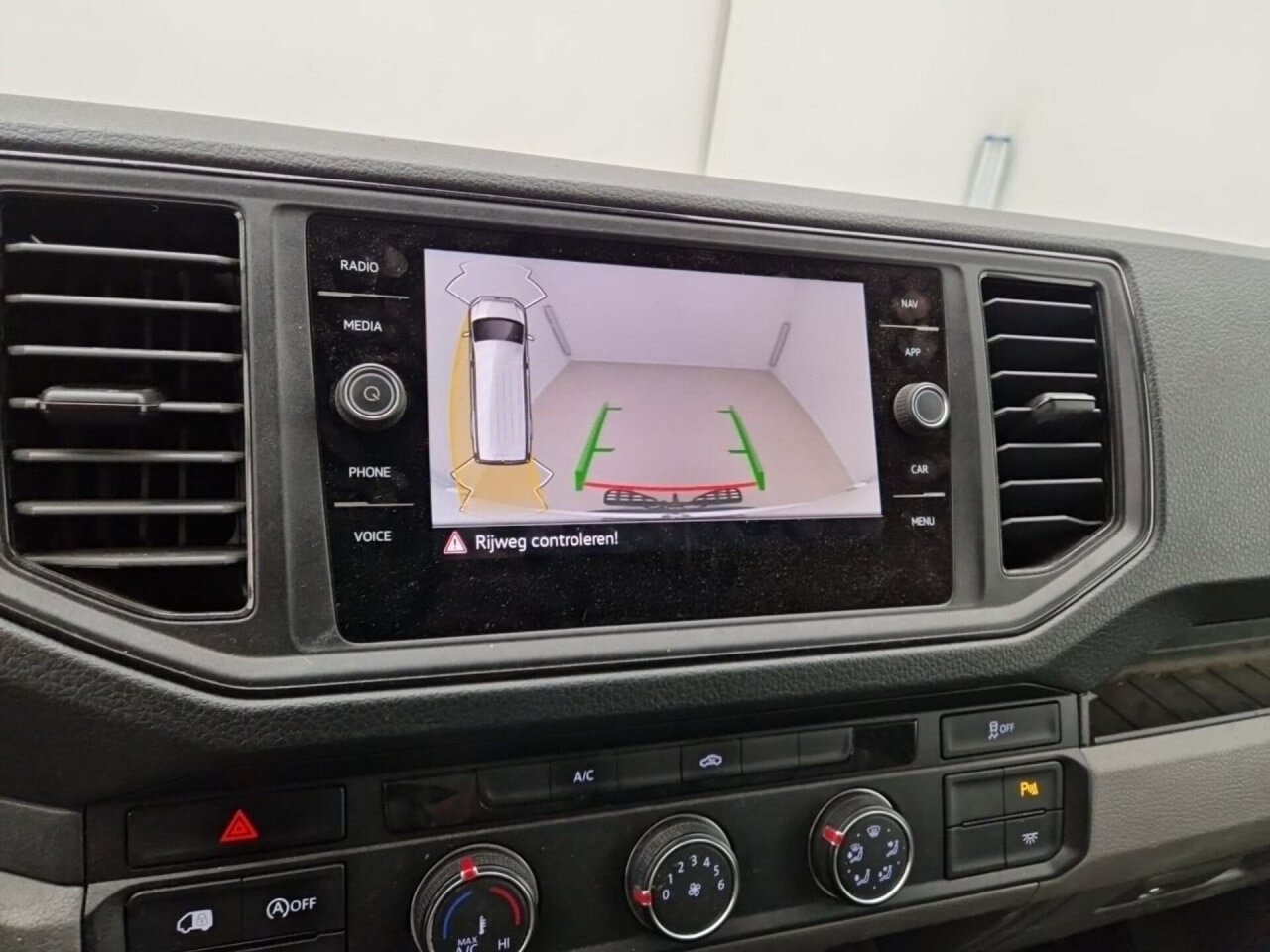 Volkswagen Crafter 2.0 GB L3H3 35 TDI DSG 2022 AUT/Airco/NAV/Leer/PDC – foto 10 – kavel bij BAS World Auctions, Veghel
