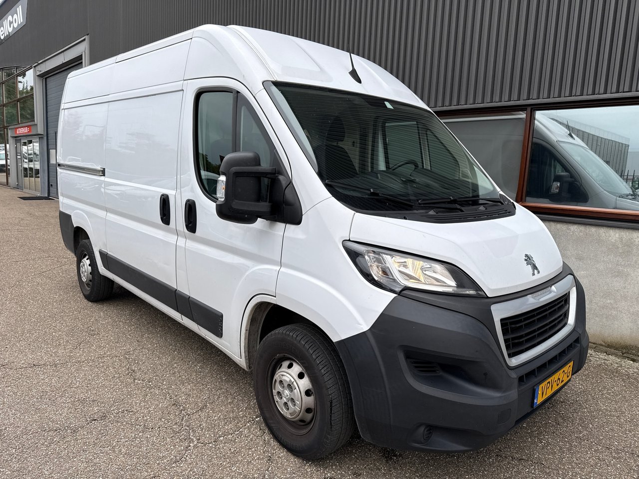 Peugeot Boxer 330 2.2 BlueHDi 120 L2H2 Premium 2022 – foto 2 – kavel bij BAS World Auctions, Veghel