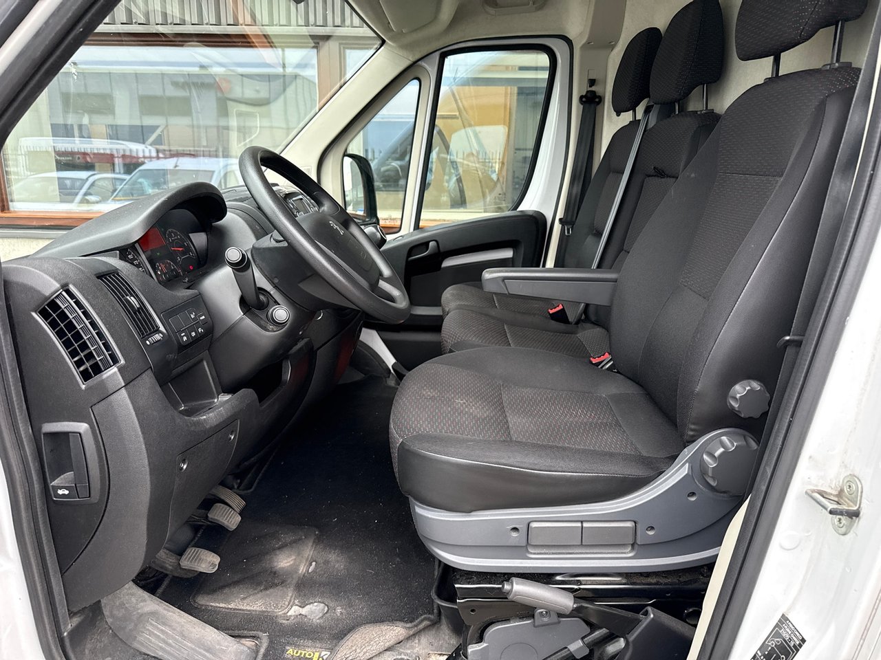 Peugeot Boxer 330 2.2 BlueHDi 120 L2H2 Premium 2022 – foto 5 – kavel bij BAS World Auctions, Veghel