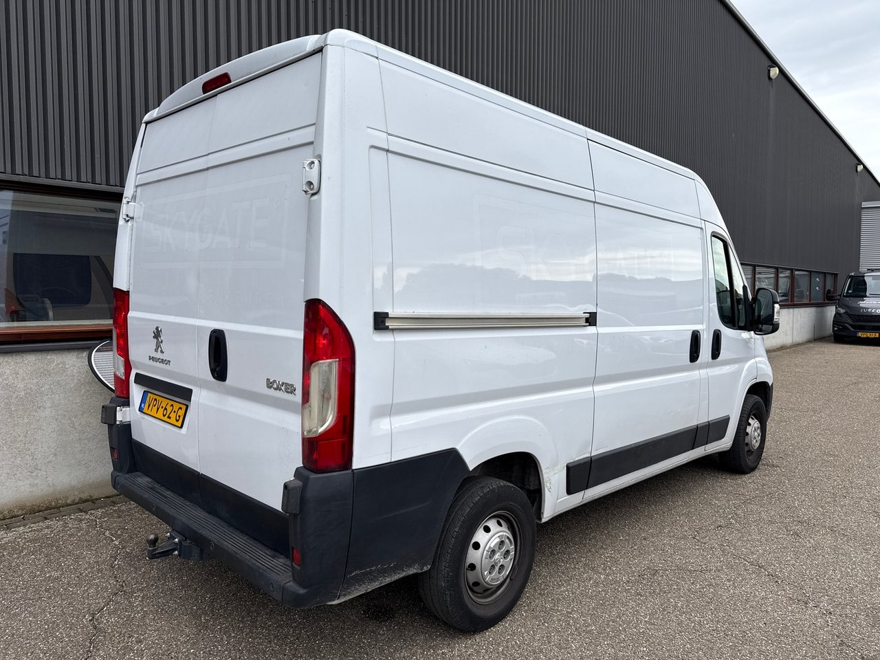 Peugeot Boxer 330 2.2 BlueHDi 120 L2H2 Premium 2022 – foto 4 – kavel bij BAS World Auctions, Veghel