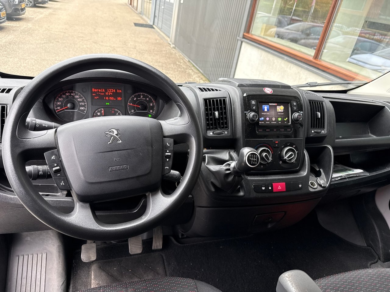 Peugeot Boxer 330 2.2 BlueHDi 120 L2H2 Premium 2022 – foto 7 – kavel bij BAS World Auctions, Veghel