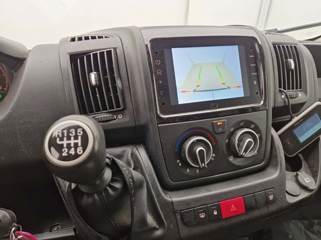 Peugeot Boxer 2.2 HDI 120 L2H1 2023 Airco/PDC – foto 10 – kavel bij BAS World Auctions, Veghel