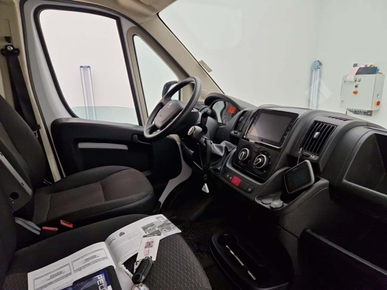 Peugeot Boxer 2.2 HDI 120 L2H1 2023 Airco/PDC – foto 4 – kavel bij BAS World Auctions, Veghel