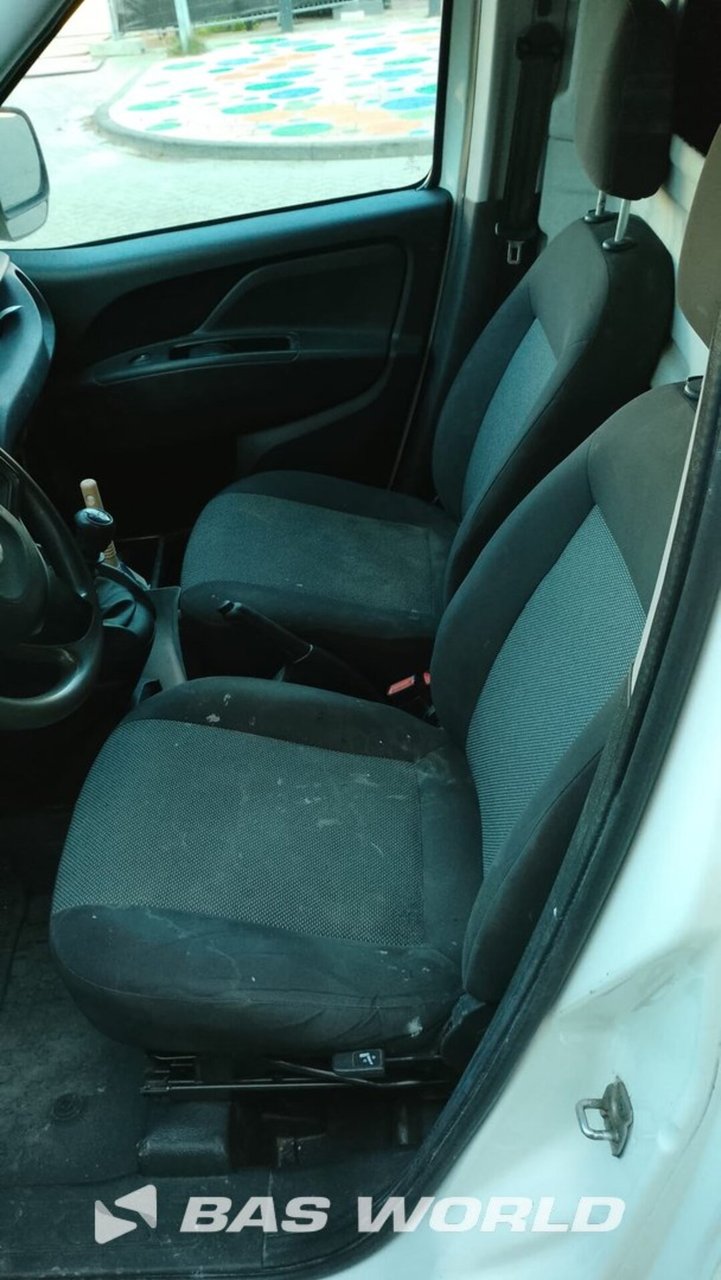 Fiat Doblo 120pk Closed Van MOT 25-05-2027 – foto 6 – kavel bij BAS World Auctions, Arnhem