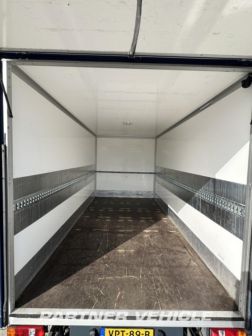 frontLeft : Volkswagen Crafter 177pk Containere pentru