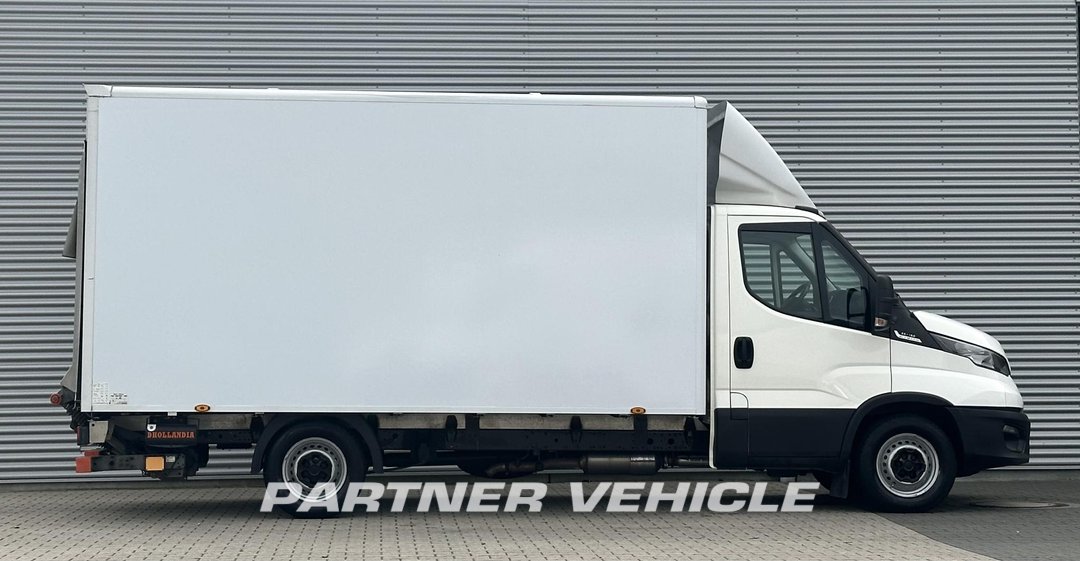 frontLeft : Iveco  Stängda lastbilskarosser