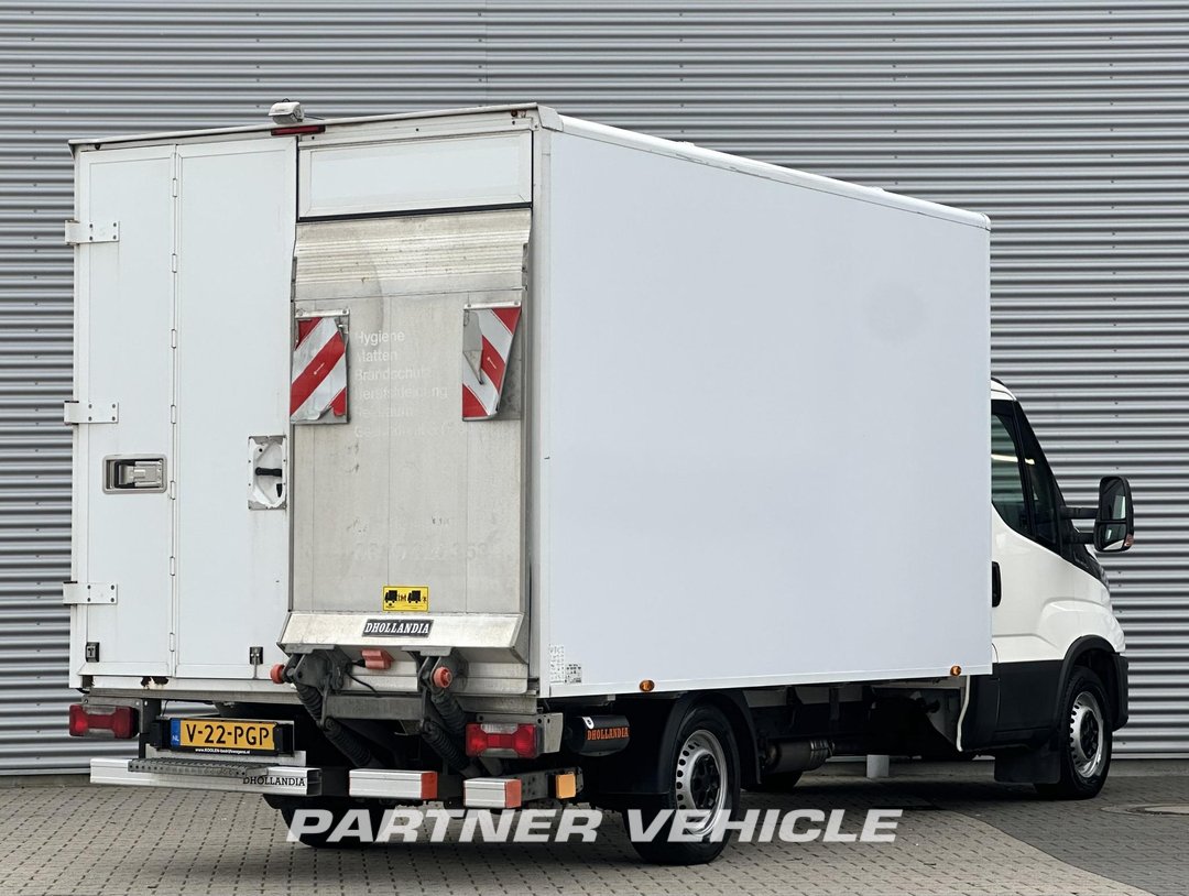 frontLeft : Iveco  Stängda lastbilskarosser