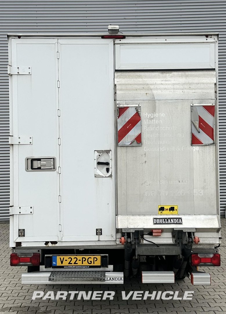 frontLeft : Iveco  Stängda lastbilskarosser