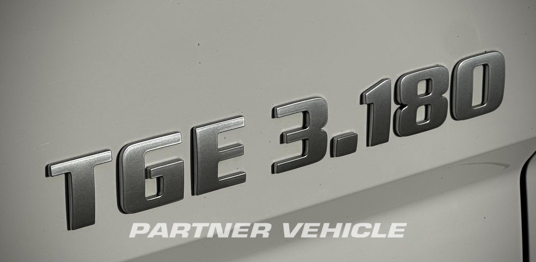 frontLeft : MAN TGE 3.180 Open