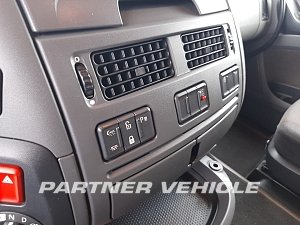 frontLeft : DAF XF 460 Dragbil