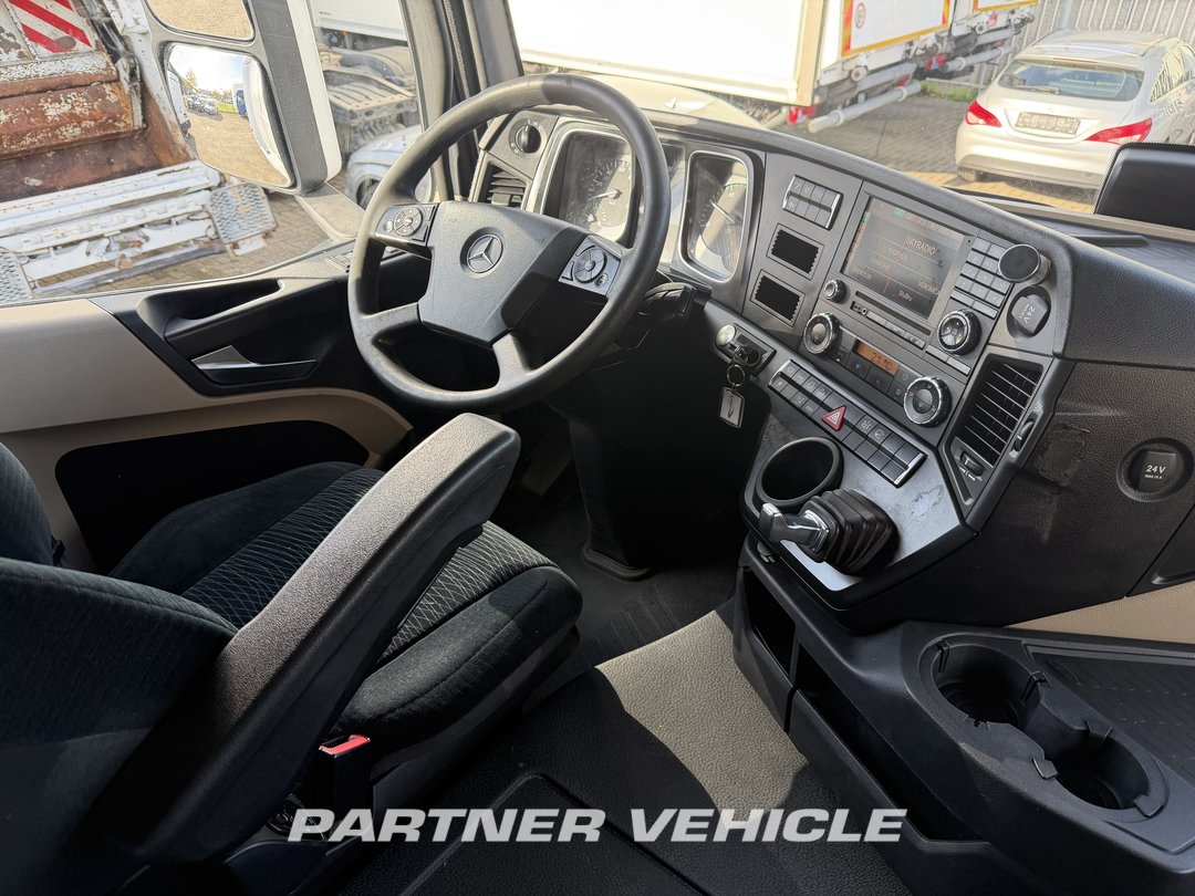 frontLeft : Mercedes Actros 1843 Cap tractor