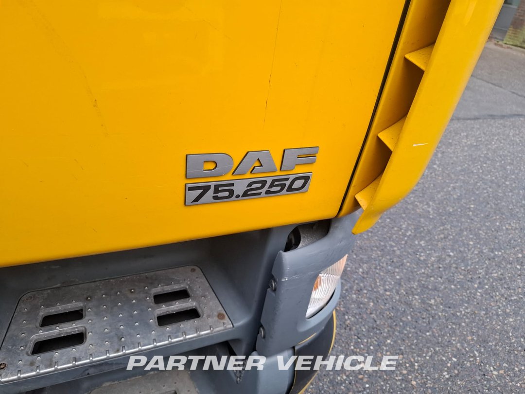 frontLeft : DAF CF75.250 Боклукчийски камион