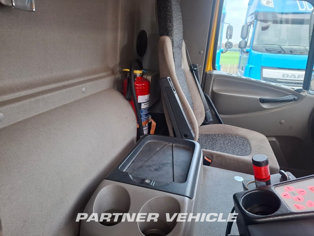 frontLeft : DAF CF75.250 Боклукчийски камион