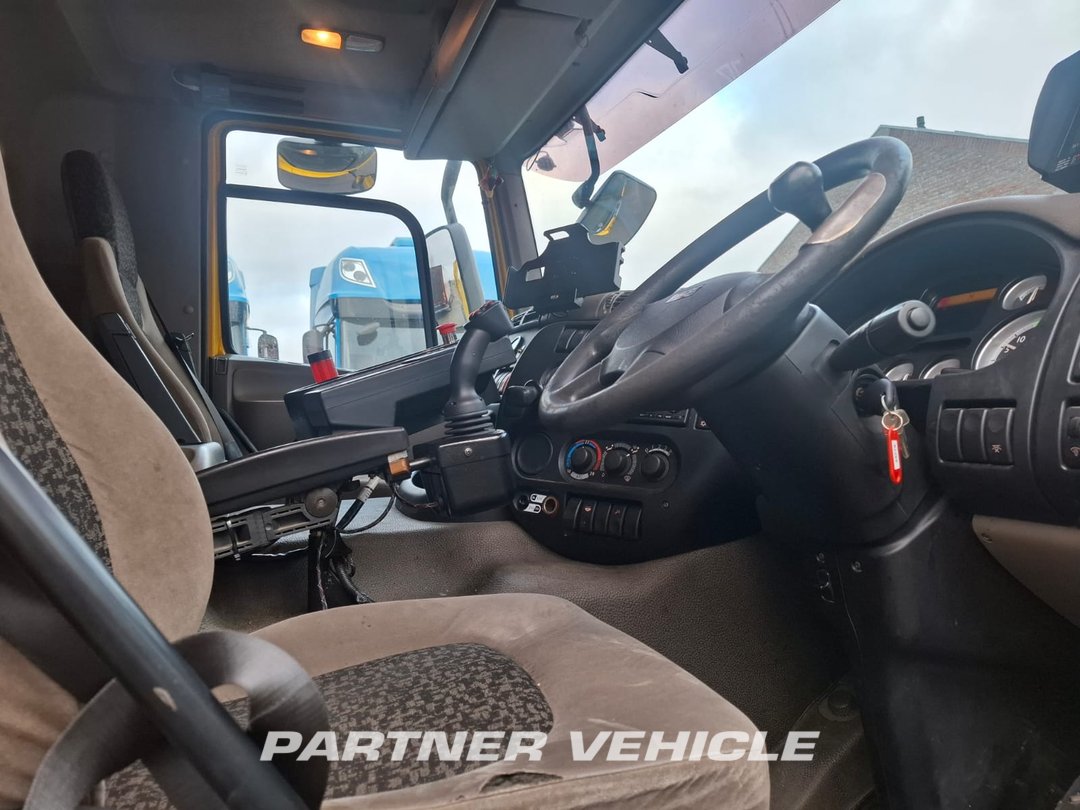 frontLeft : DAF CF75.250 Боклукчийски камион
