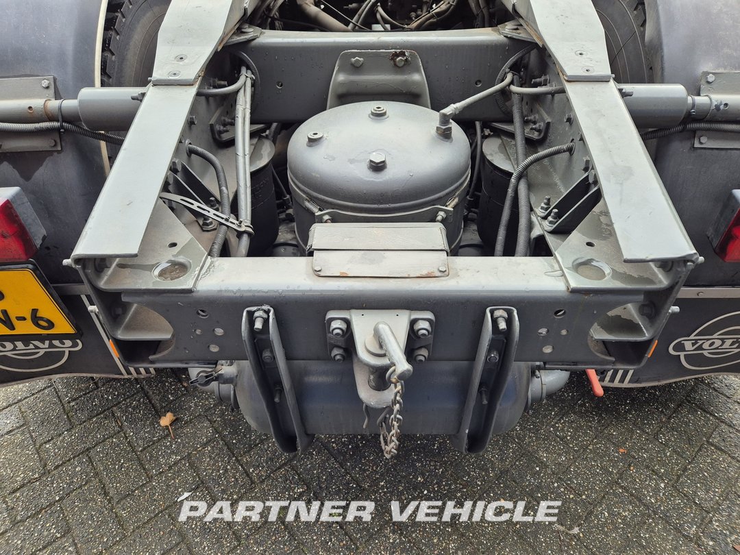 frontLeft : Volvo F10 Trækker
