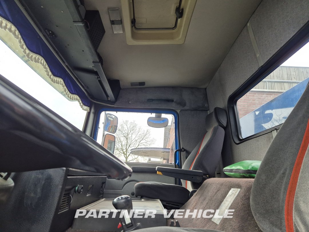 frontLeft : Volvo F10 Trækker
